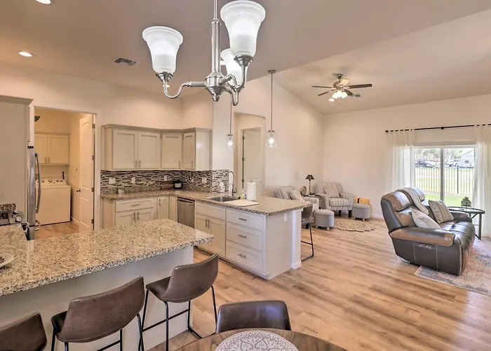 Bright W/ Yard, 4 Mi To Colorado River! *