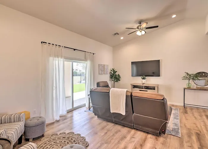 Bright W/ Yard, 4 Mi To Colorado River!