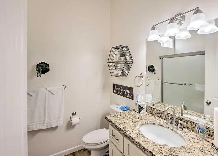 Bright W/ Yard, 4 Mi To Colorado River! Holiday home