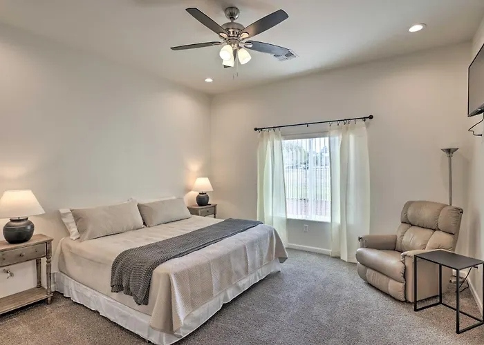 Bright W/ Yard, 4 Mi To Colorado River! * Fort Mohave