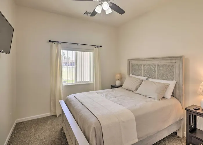 Bright W/ Yard, 4 Mi To Colorado River!