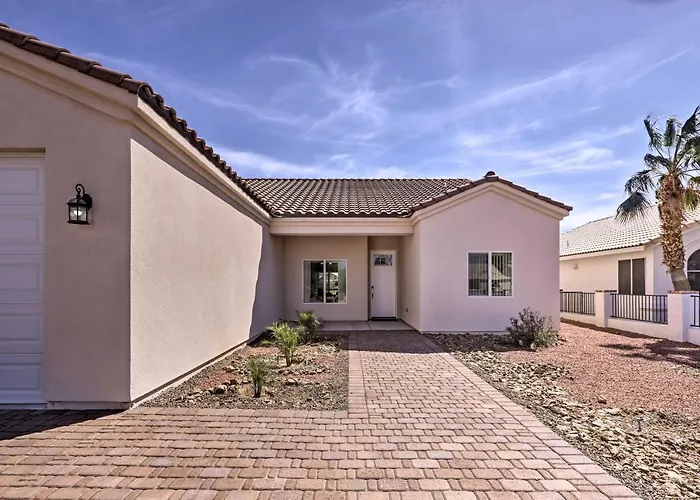Bright W/ Yard, 4 Mi To Colorado River! Holiday home *