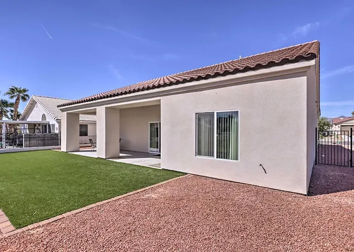 Bright W/ Yard, 4 Mi To Colorado River! Holiday home