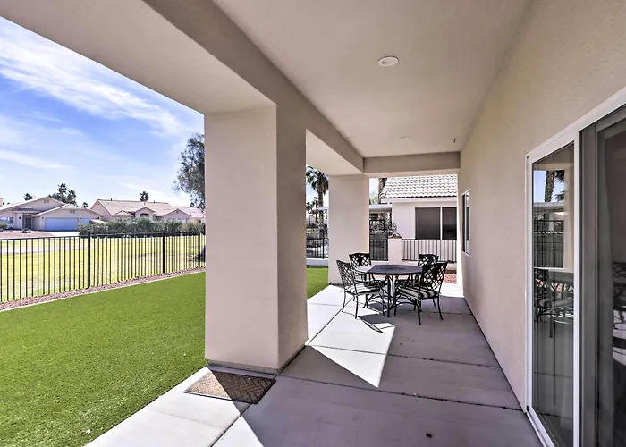 Bright W/ Yard, 4 Mi To Colorado River! Holiday home Fort Mohave