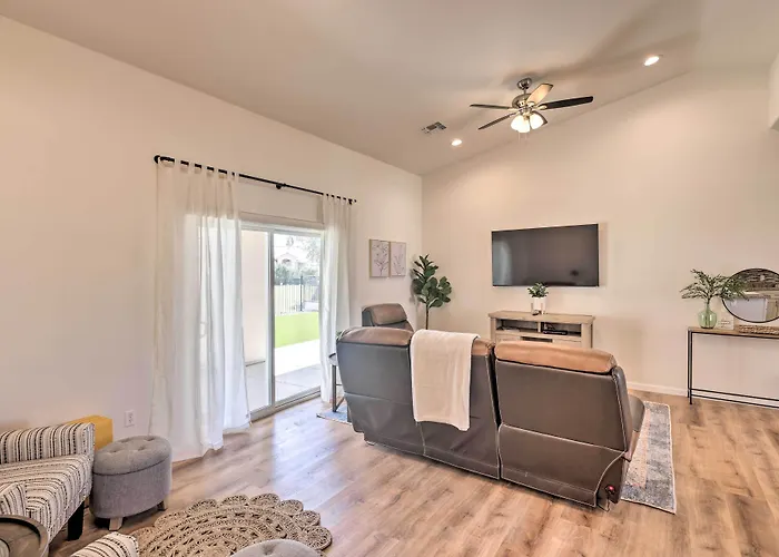 Bright W/ Yard, 4 Mi To Colorado River! Holiday home Fort Mohave